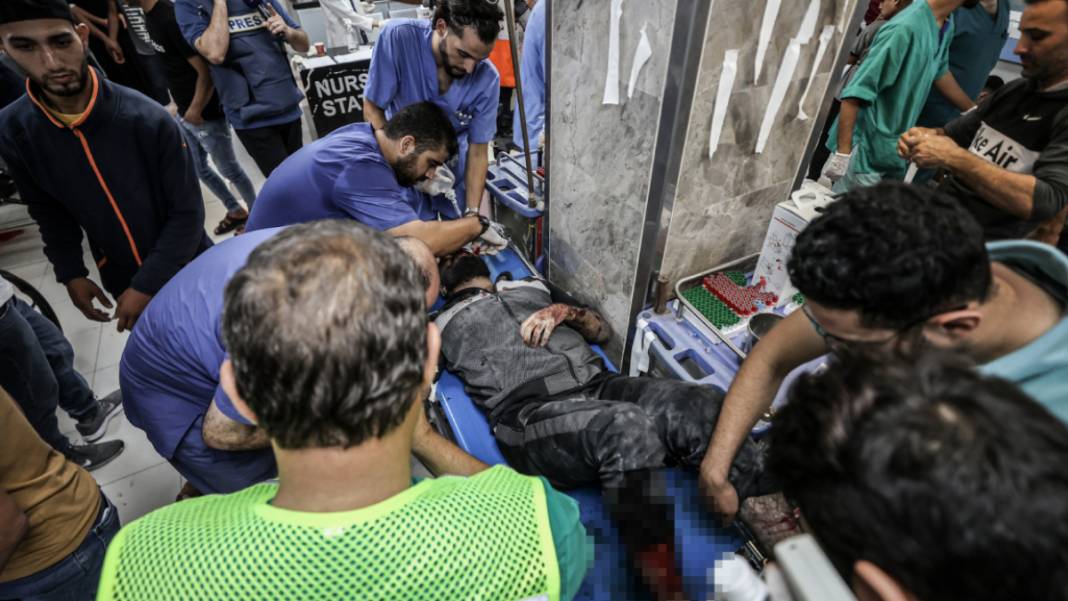 Gazze'de 'insanlık' ölüyor... Hastane mezarlığa döndü 1